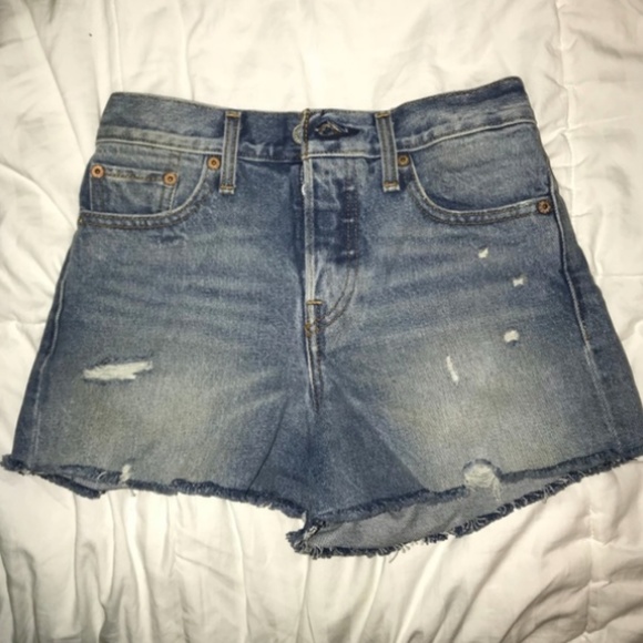 Levi’s // jean shorts - Picture 5 of 6